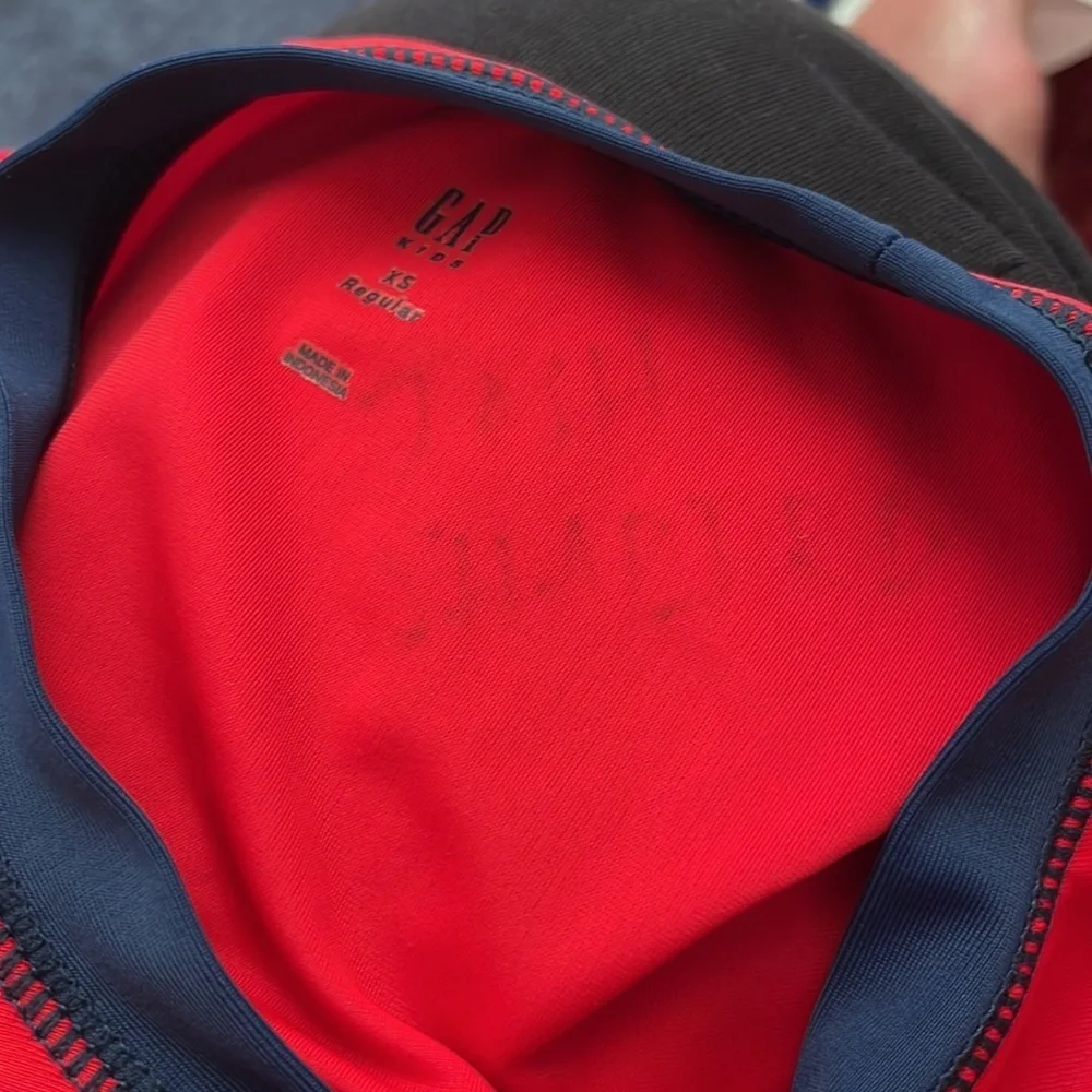 GAP red navy